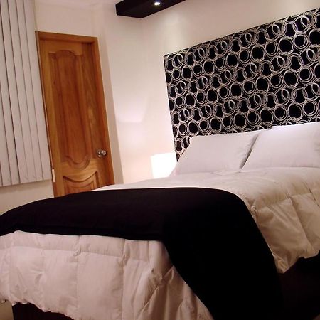Hostal Media Luna Трухильо Екстериор снимка