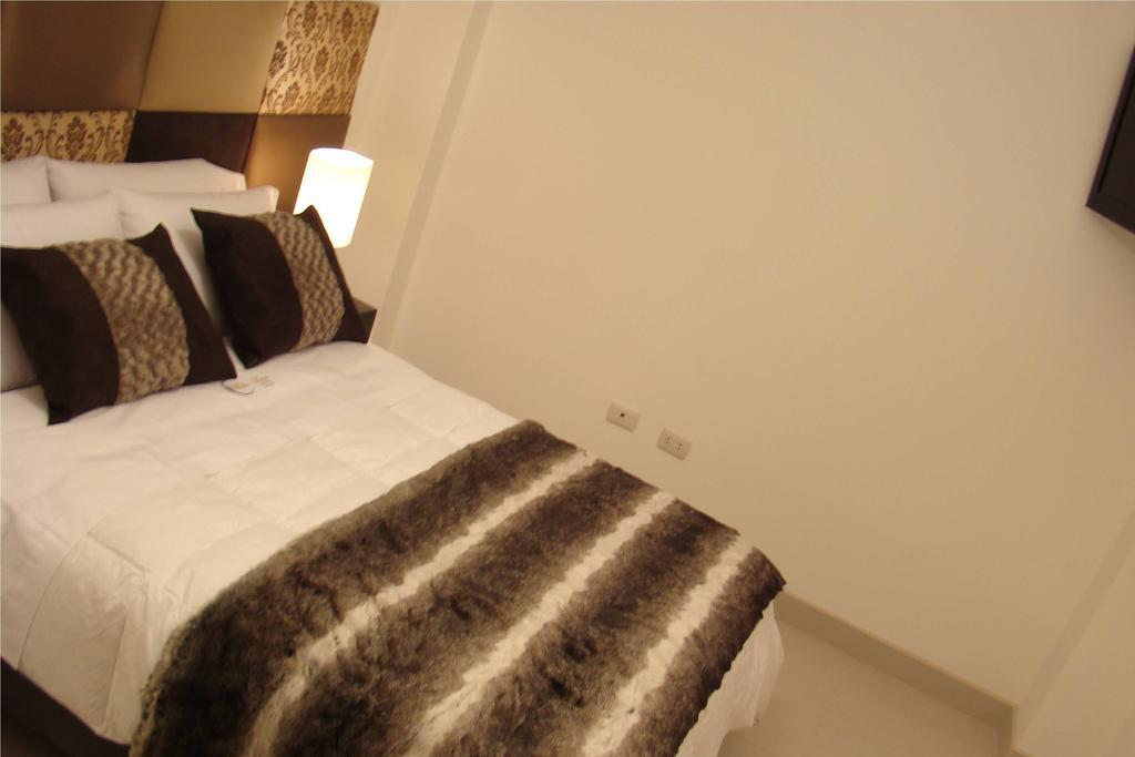 Hostal Media Luna Трухильо Екстериор снимка