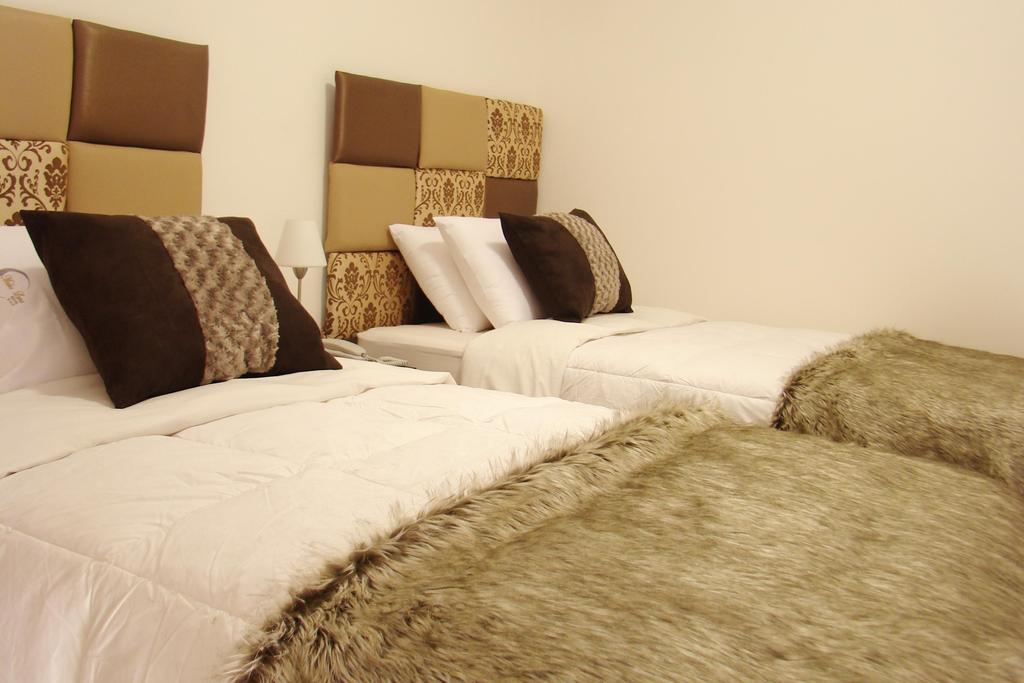 Hostal Media Luna Трухильо Екстериор снимка