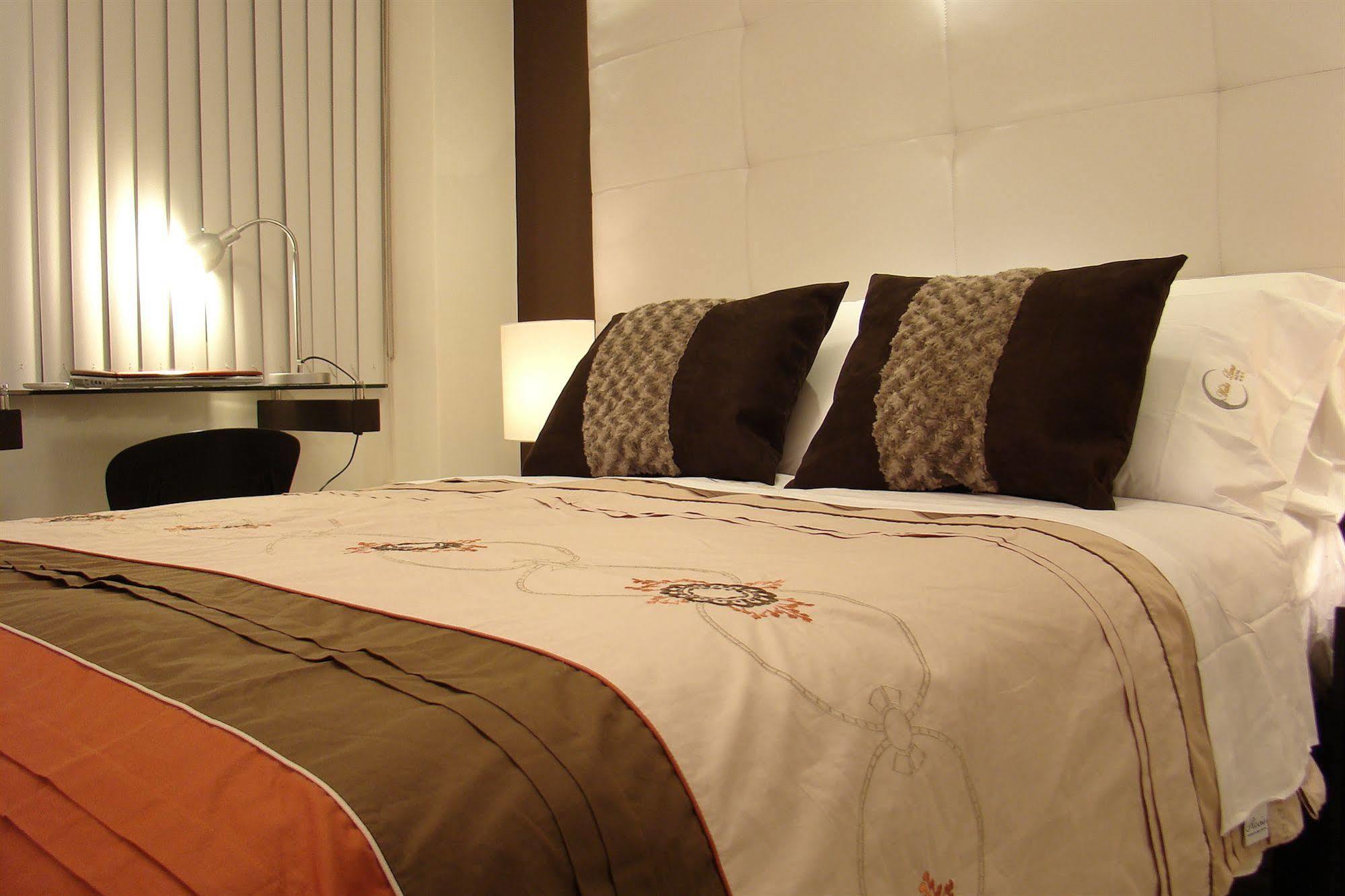 Hostal Media Luna Трухильо Екстериор снимка