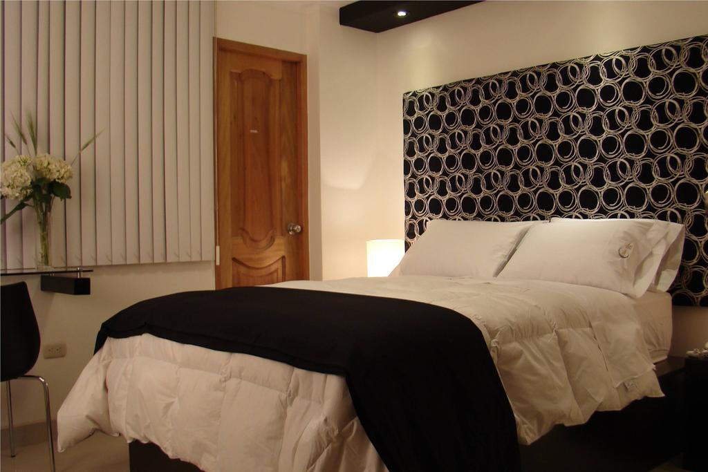 Hostal Media Luna Трухильо Екстериор снимка